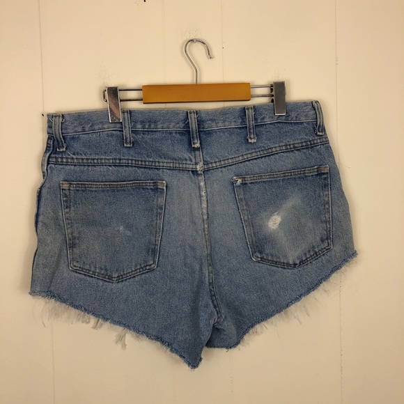 Vintage High Rise Fringe Cut Denim Shorts Sz 36 - Picture 5 of 7